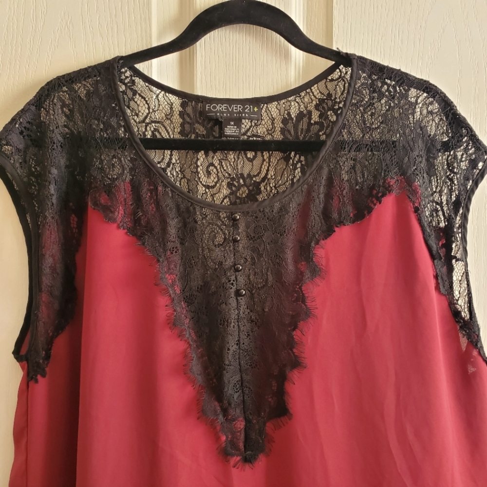 Forever 21 Plus Size 1X Black Lace and Burgundy Blouse - Picture 2 of 7